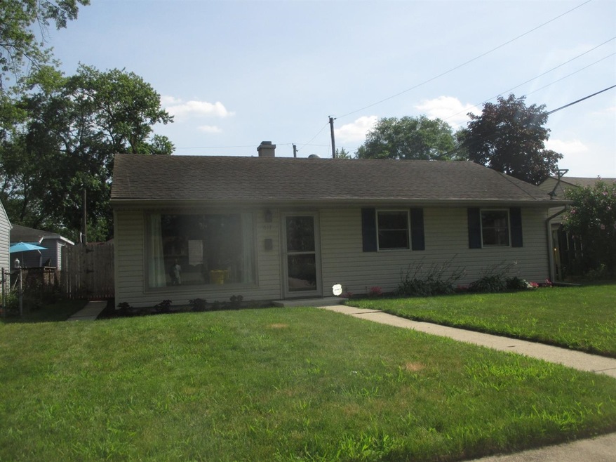 611 W Oak Place, Griffith, IN 46319 - photo 1