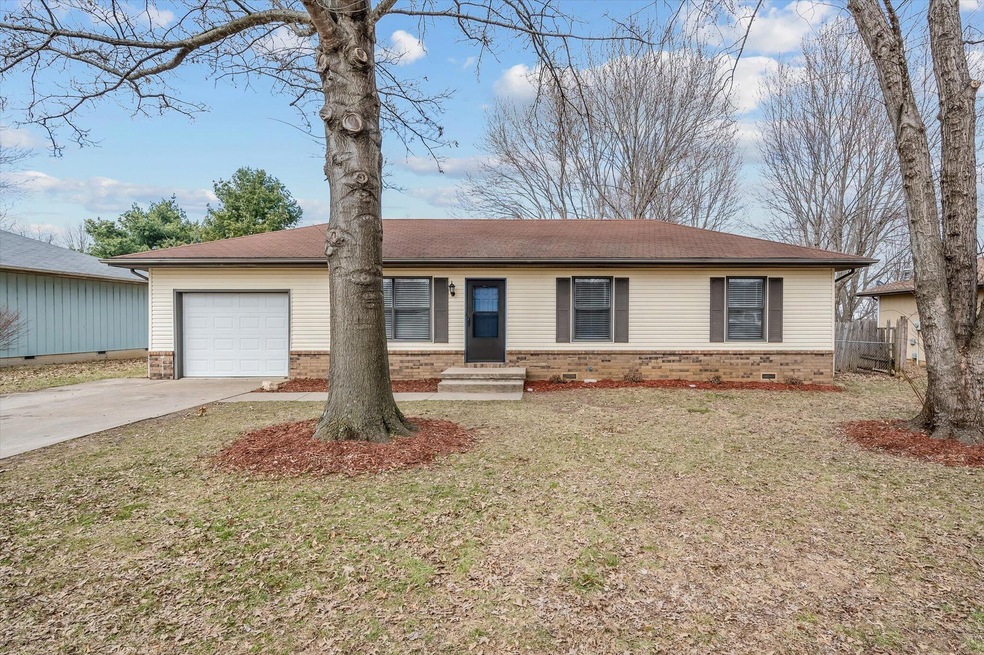 809 E Barracuda Dr, Nixa, MO 65714 - photo 1