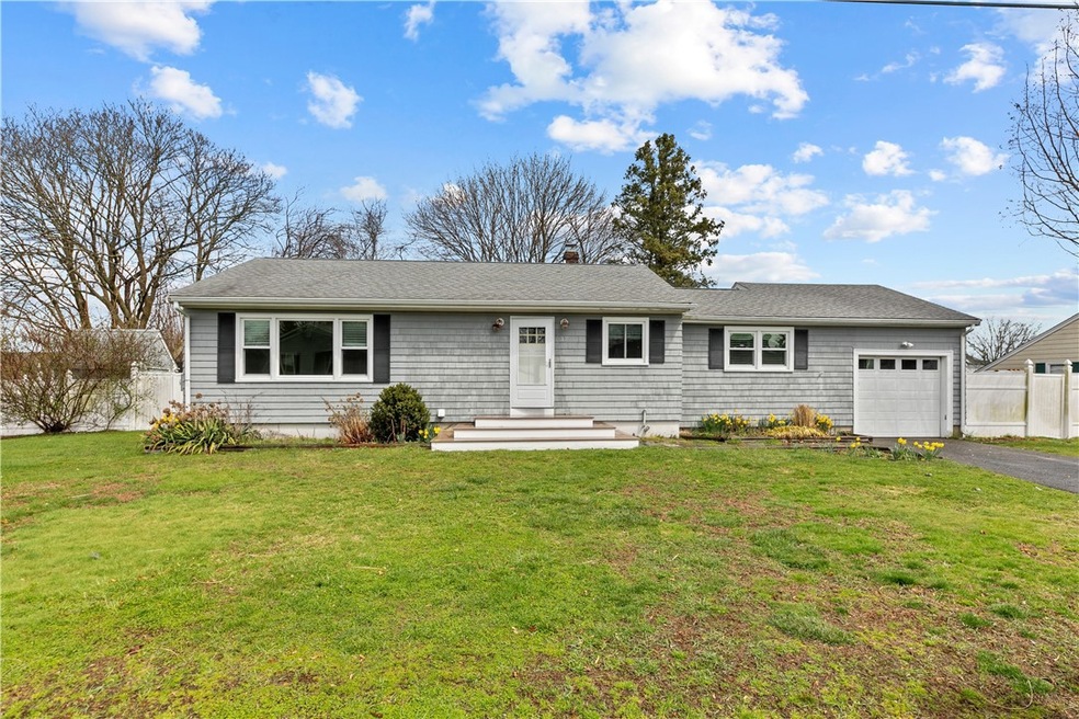 17 Phillips Ave, Middletown, RI 02842 - photo 1