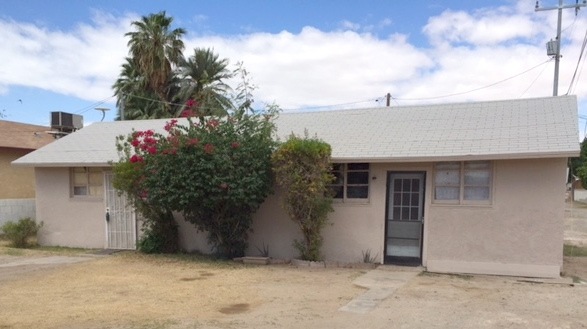 742 S Vaughn Ave, Yuma, AZ 85364 - photo 1