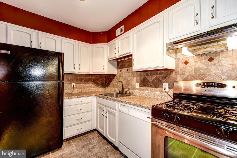 10300 Westlake Dr, Bethesda, MD 20817 - photo 1