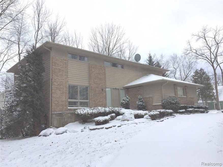 4533 Borland St, West Bloomfield, MI 48323 - photo 1