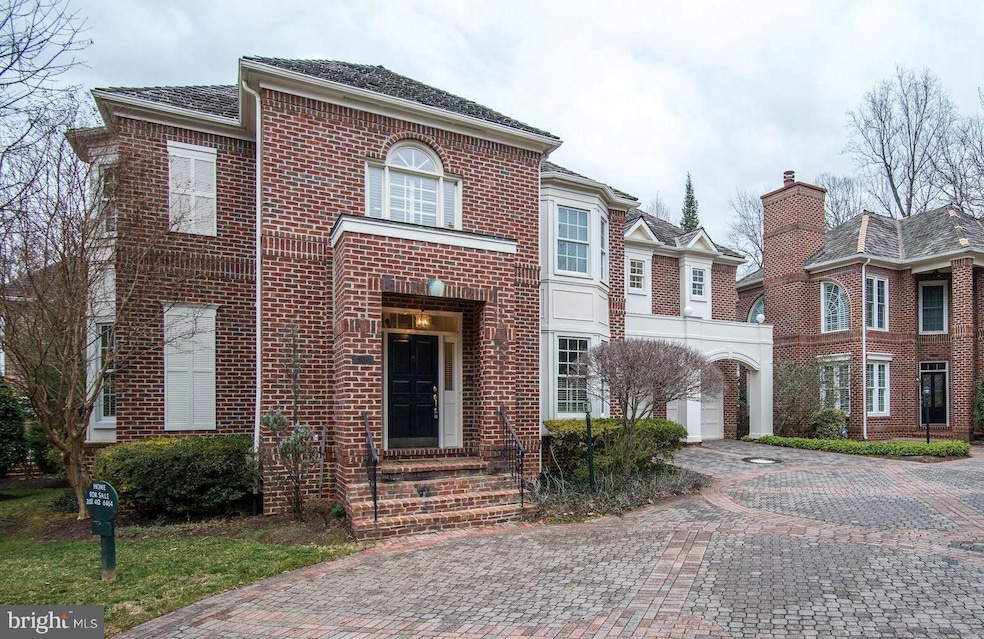 9122 Town Gate Ln, Bethesda, MD 20817 - photo 1