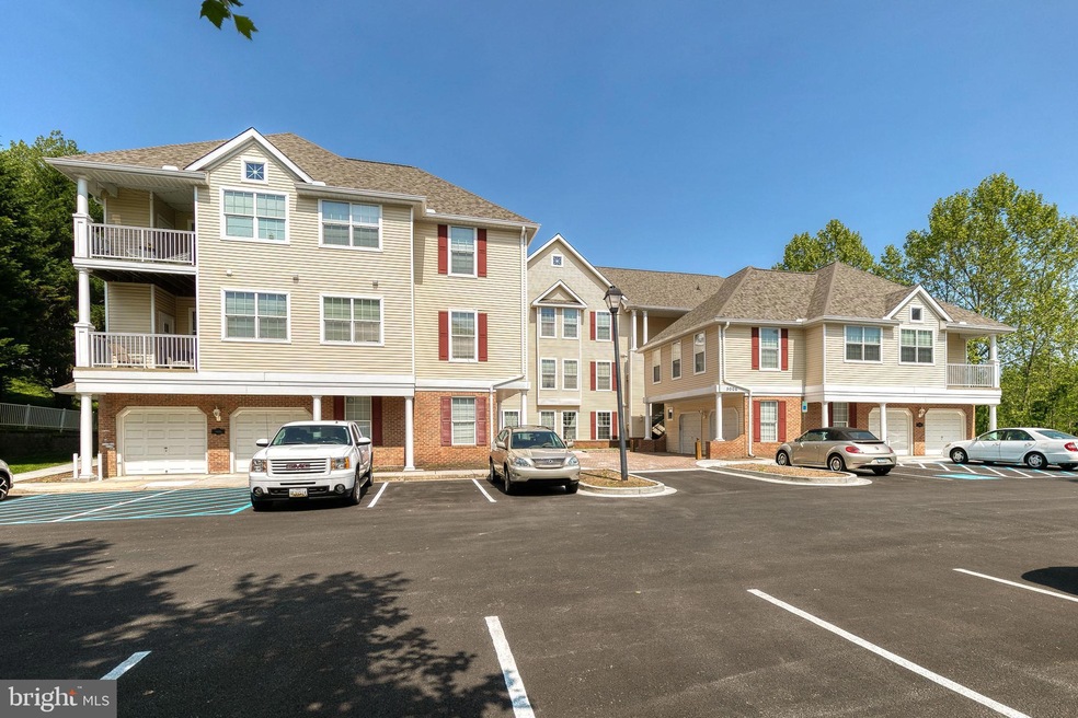 5006 Hollington Dr unit 303, Owings Mills, MD 21117 - photo 1