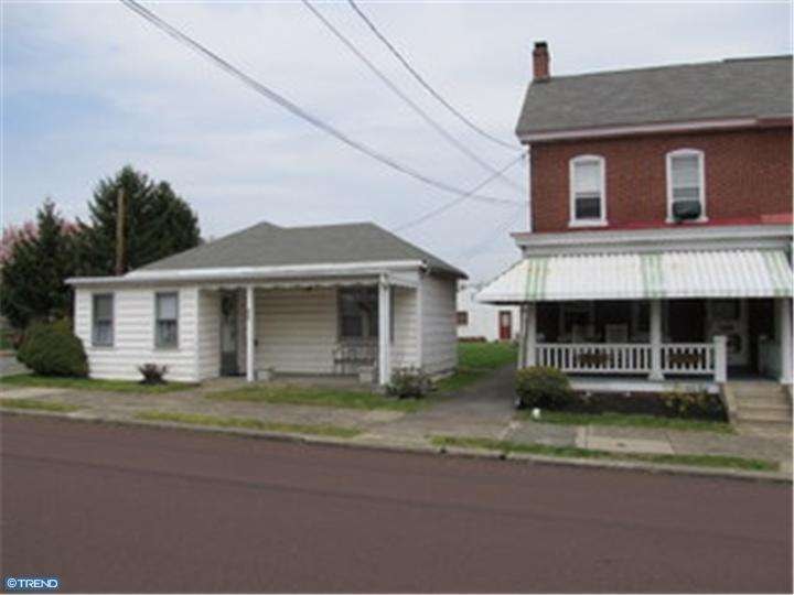 427 W Race St unit 30, Pottstown, PA 19464 - photo 1