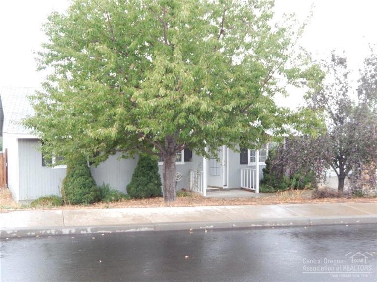 3455 SW Salmon Ave, Redmond, OR 97756 - photo 1