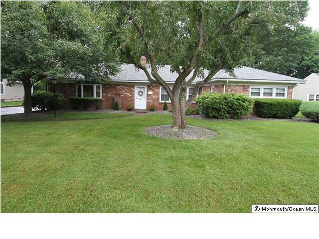 58 Rutledge Dr, Red Bank, NJ 07701 - photo 1