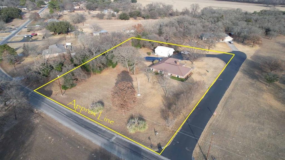 228 De la Cruz St, Weatherford, TX 76085 - photo 1