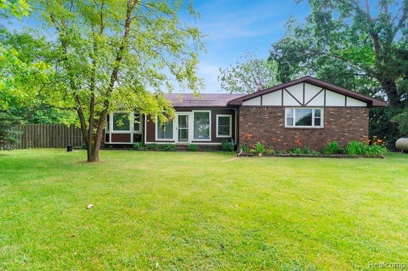 10548 Bitz Rd, Maybee, MI 48159 - photo 1