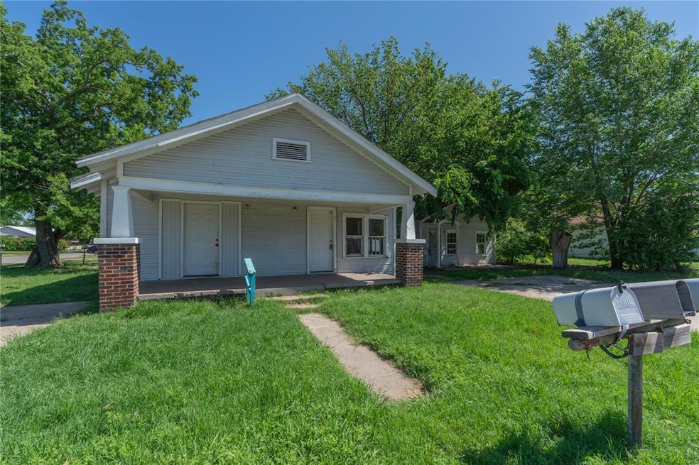 820 W Highland St, Shawnee, OK 74801 - photo 1