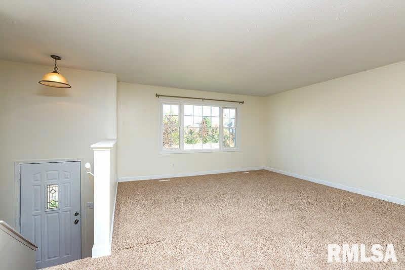 2715 W 61st St, Davenport, IA 52806 - photo 1