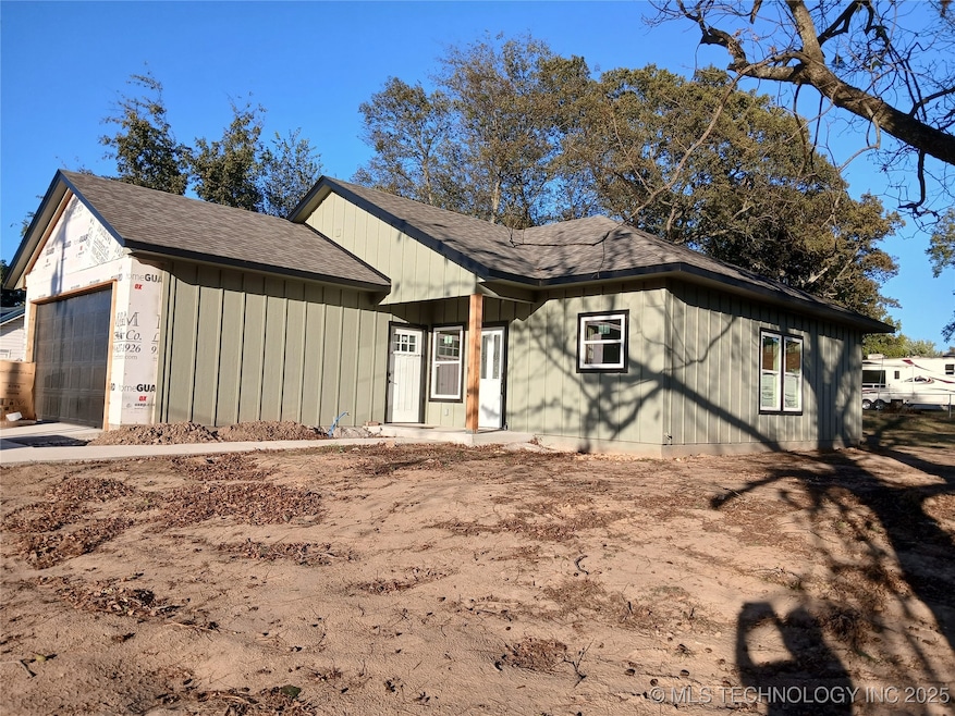 1004 N State St, Wagoner, OK 74467 - photo 1