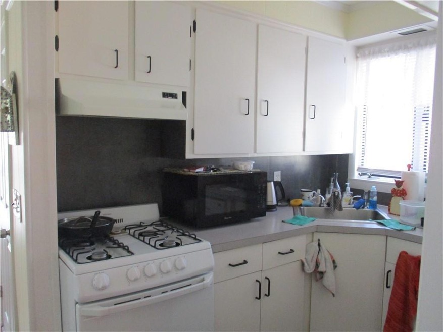 170 Oakland Ave unit 2nd floor, Pawtucket, RI 02861 - photo 1