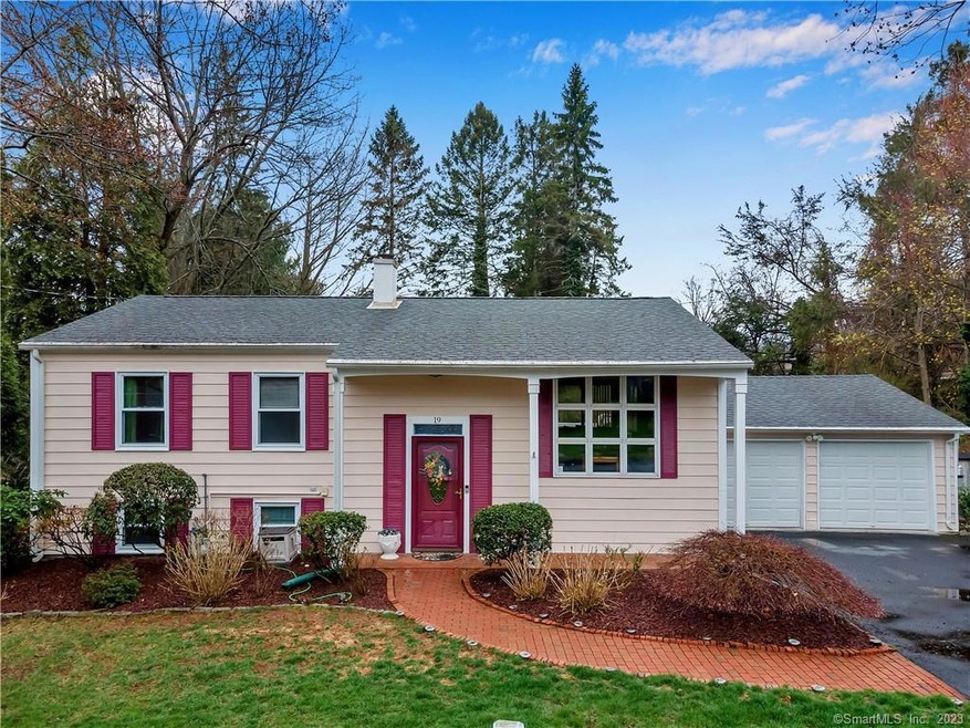 19 Wayne Rd, Milford, CT 06460 - photo 1