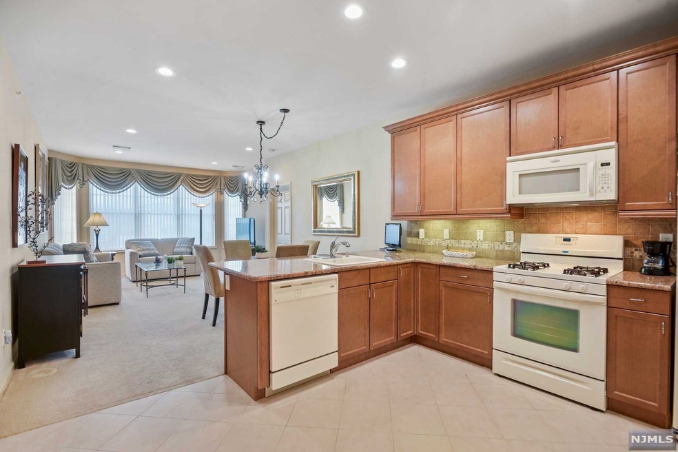 5410 Pointe Gate Dr unit 5410, Livingston, NJ 07039 - photo 1