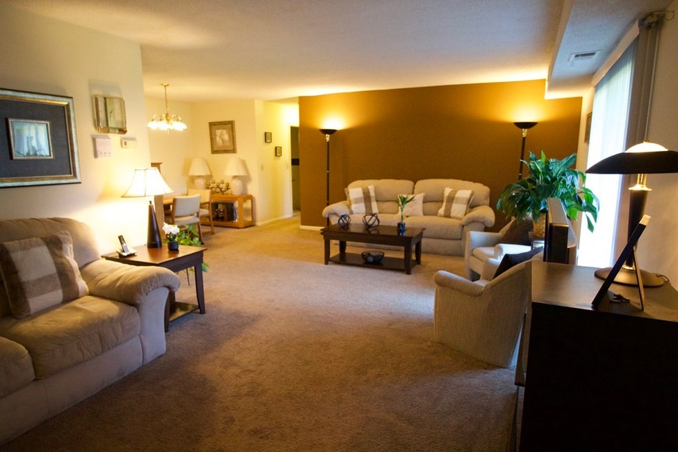 4700 N Main St unit 1B, Fall River, MA 02720 - photo 1