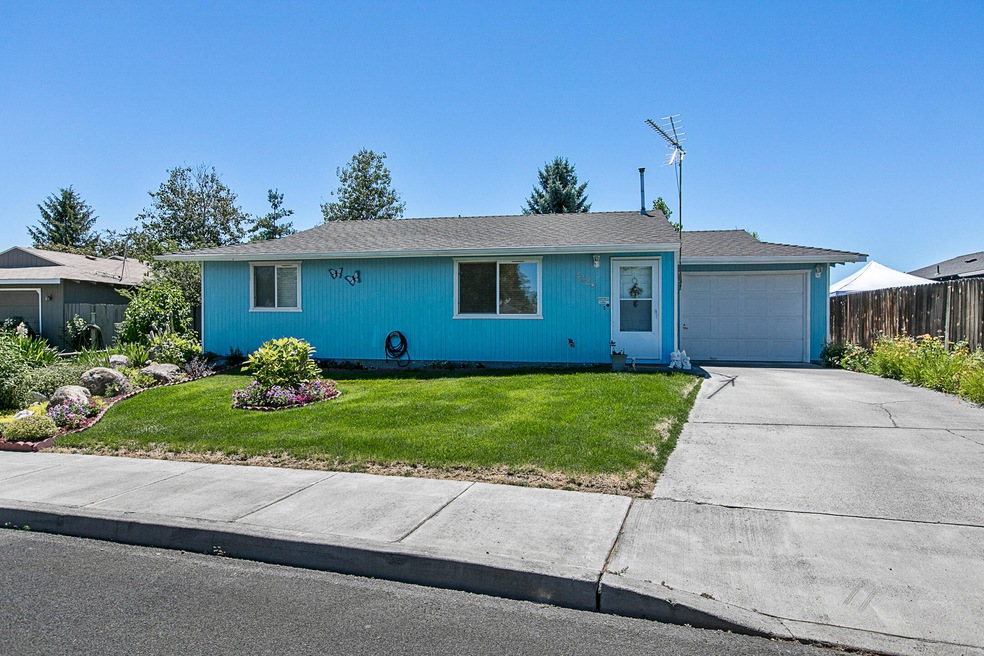 3324 SW Pumice Ave, Redmond, OR 97756 - photo 1