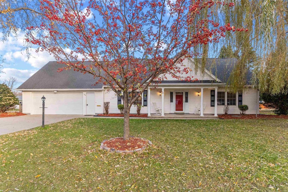 1155 8th St, Jesup, IA 50648 - photo 1