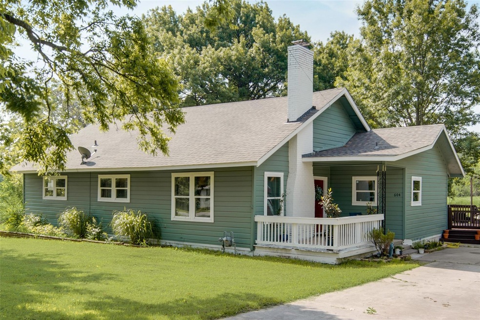 604 Moss St, Gainesville, TX 76240 - photo 1