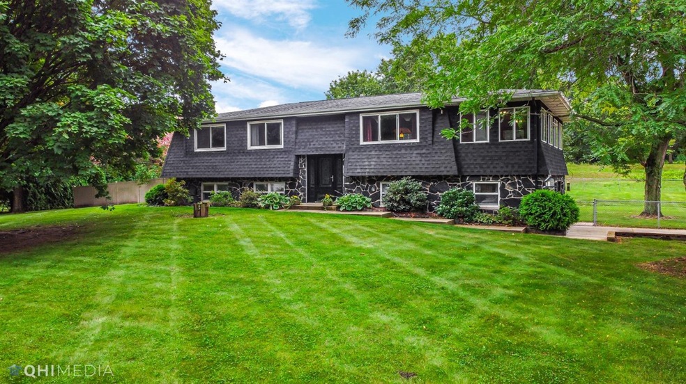 1074 W Severs Rd, La Porte, IN 46350 - photo 1