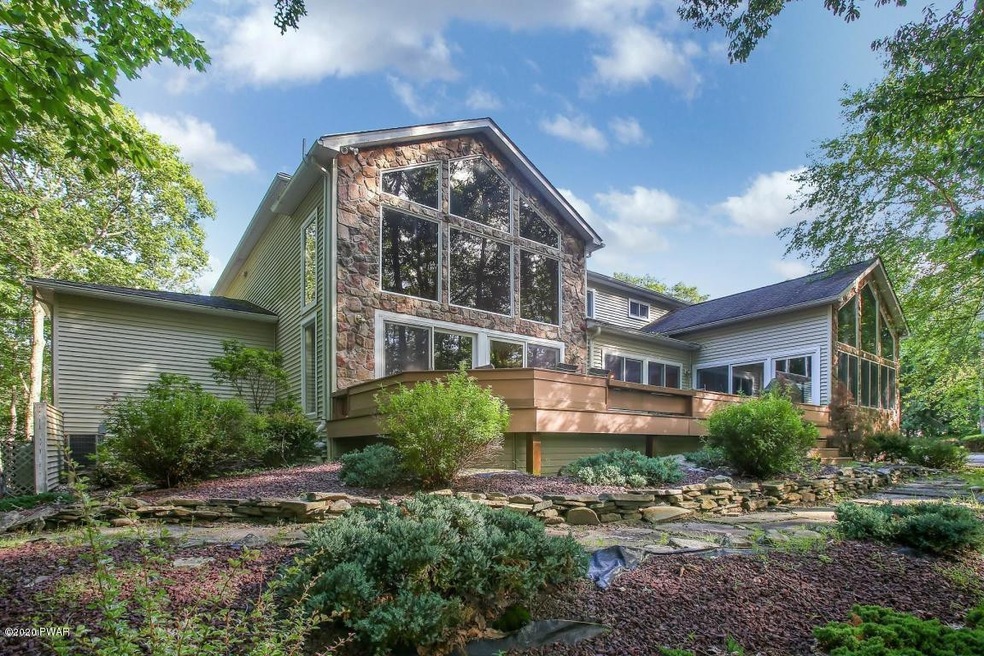 801 Overlook Ct, Hawley, PA 18428 - photo 1