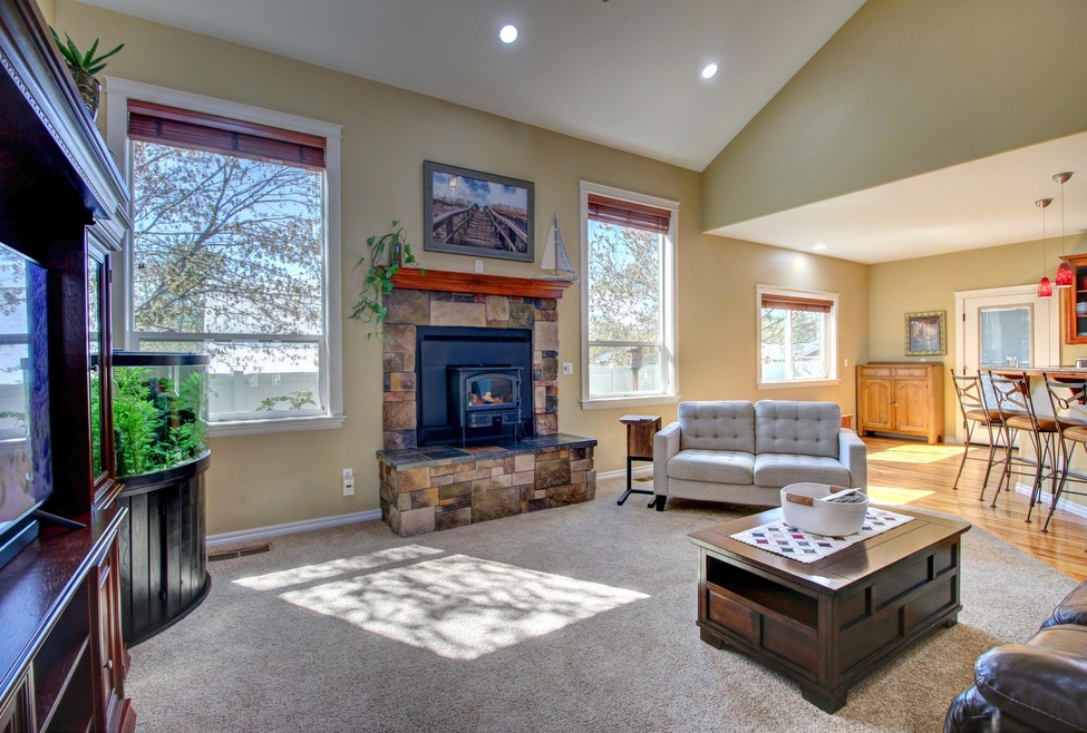 3233 Snowy Butte Ln, Central Point, OR 97502 - photo 1