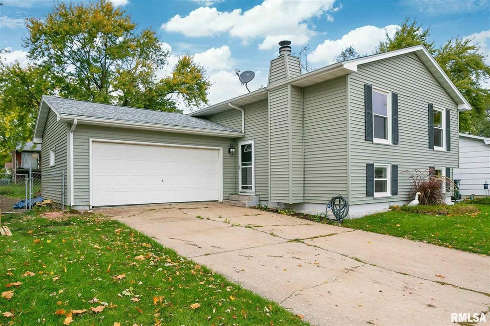 1202 N Stark St, Davenport, IA 52804 - photo 1