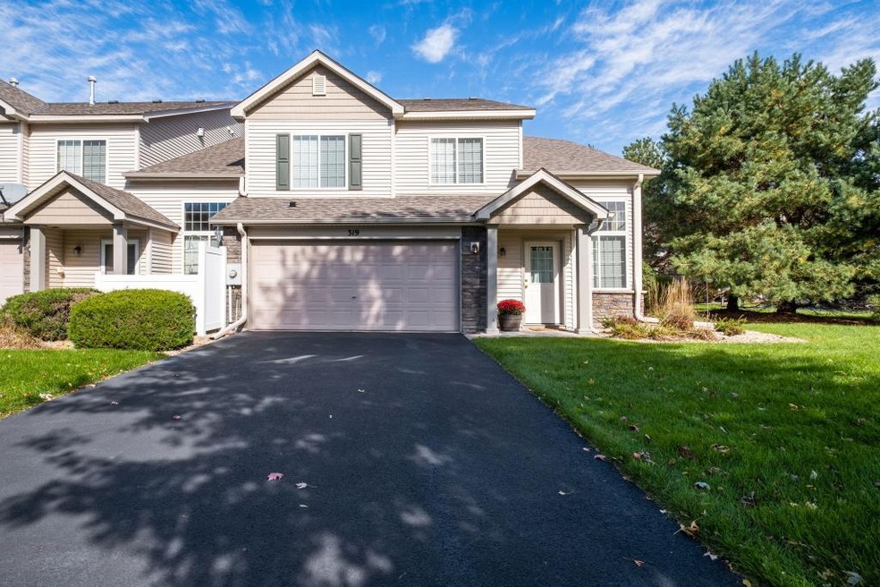 Welcome to 319 Arrowhead Drive! Stop in & take a l