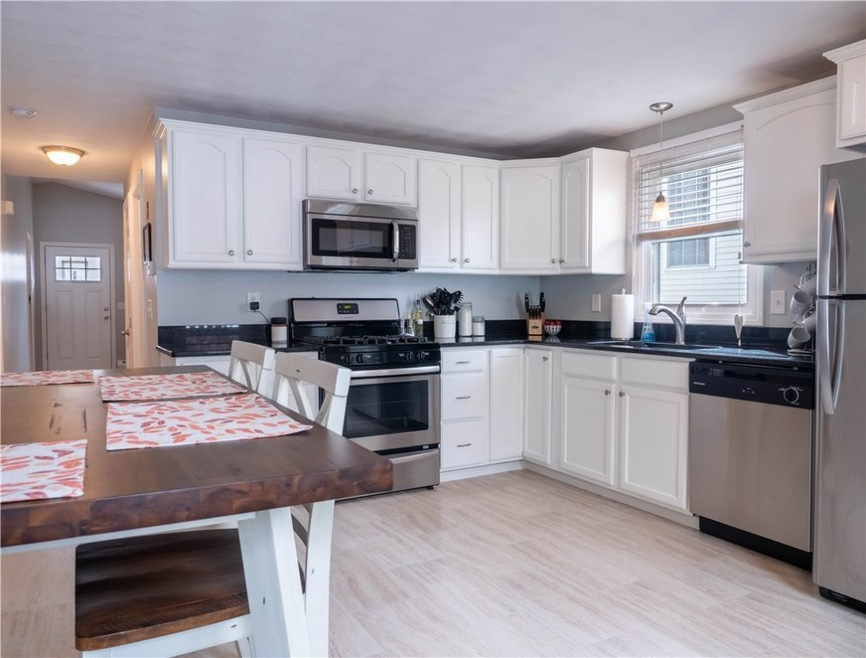 37 Stoney View Dr, Cumberland, RI 02864 - photo 1