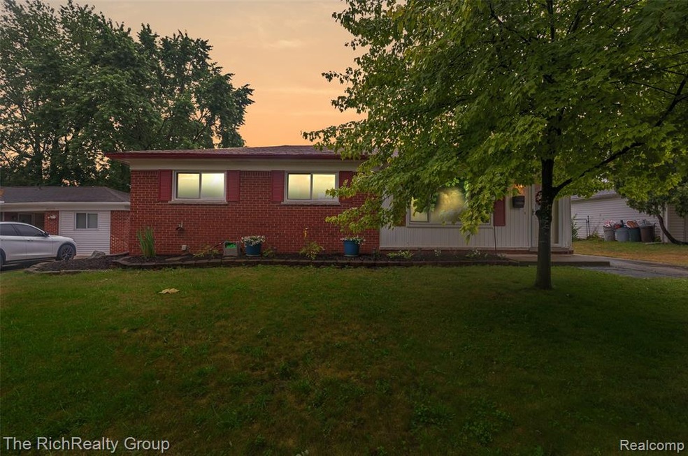 01-30271 AStor St -WindowStill-Real.jpg