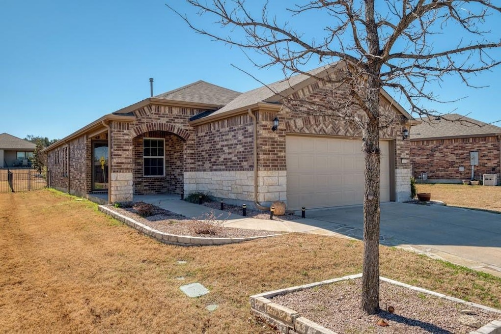 Welcome to 827 Hamilton Lane