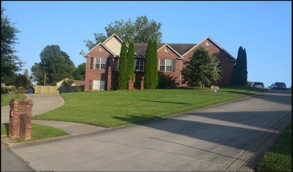 205 Kolsons Landing Dr, Somerset, KY 42503