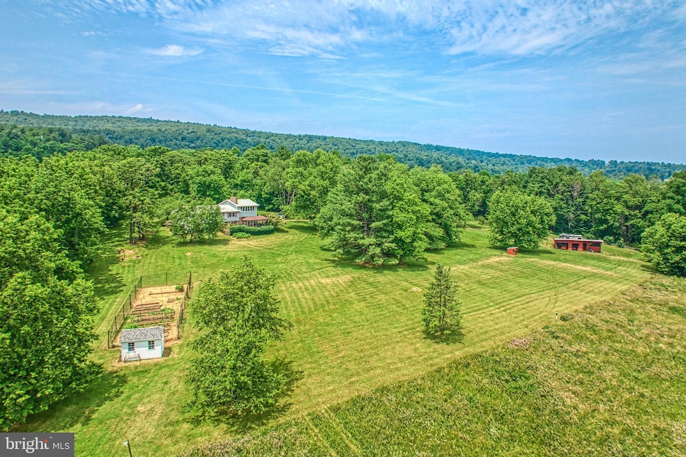 16967 Wilsons Gap Rd, Round Hill, VA 20141 - photo 1
