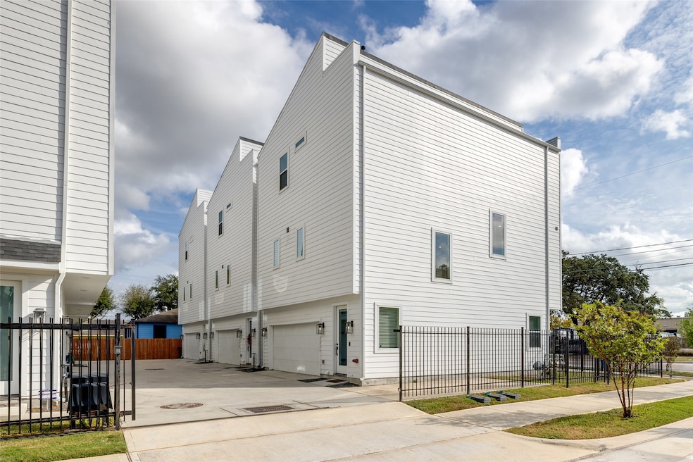 4804 Gano St unit C, Houston, TX 77009 - photo 1