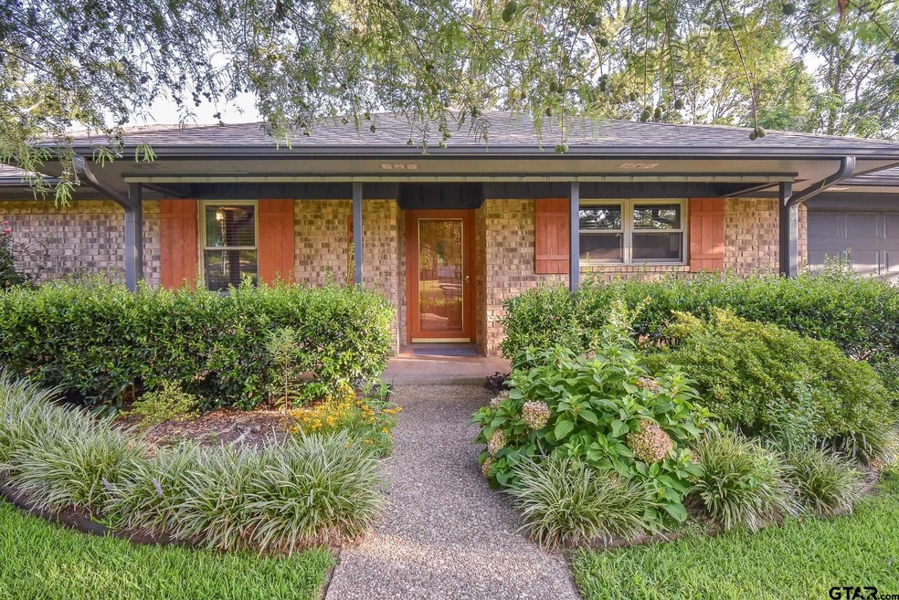 802 W Rieck Rd, Tyler, TX 75703 - photo 1