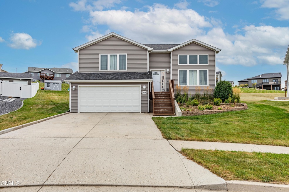 513 Fields Ct - MLS Size-2