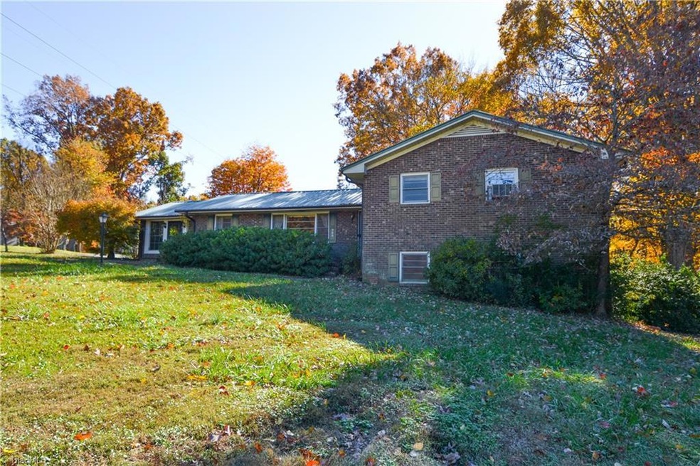 380 Clearview Dr, Asheboro, NC 27205 - photo 1