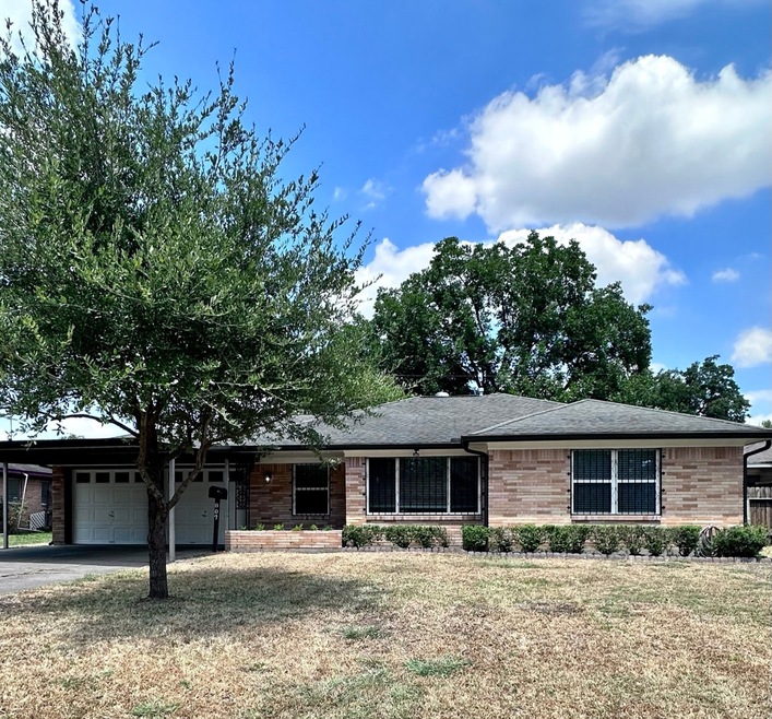 807 Hohl St, Houston, TX 77022 - photo 1