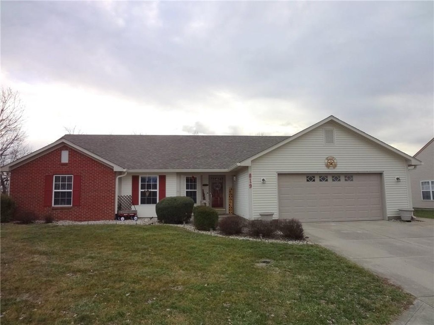 819 E Fleetwood Dr, Greensburg, IN 47240 - photo 1