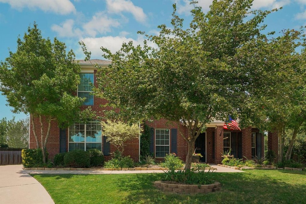 Gorgeous updated home on greenbelt cul-de-sac lot!