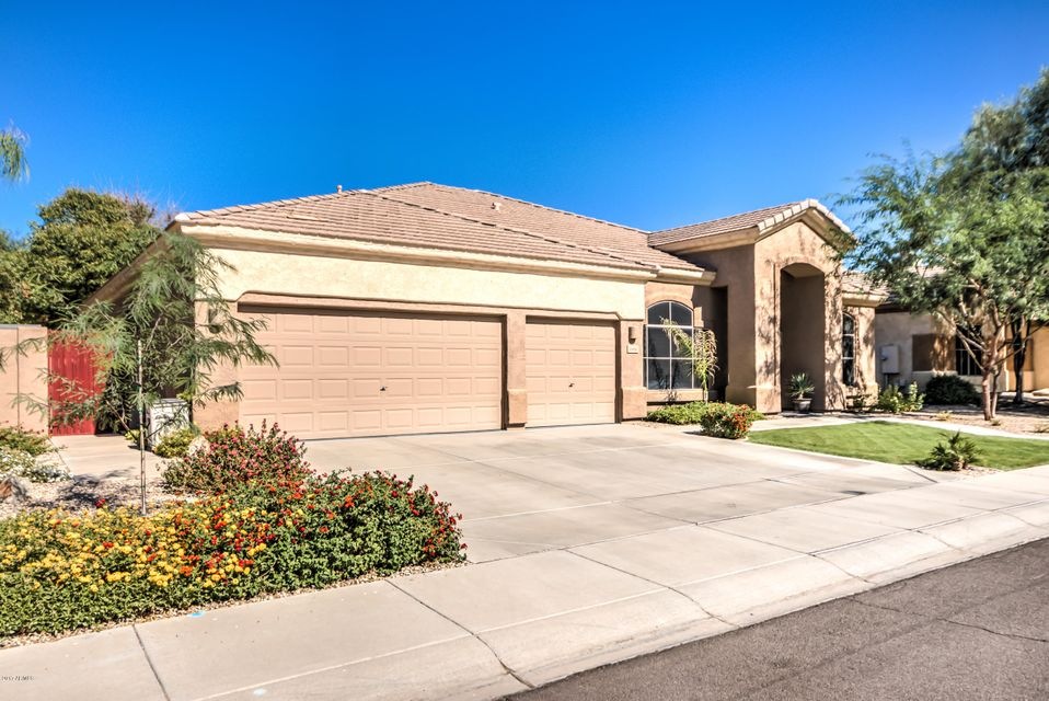 2306 E Oakland St-1