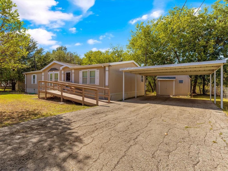 714 Sun Ct, Granbury, TX 76049 - photo 1