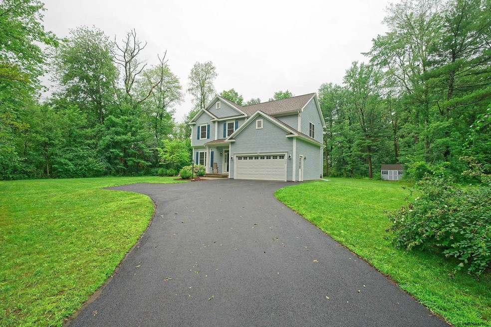 711 St Marks Ln, Schenectady, NY 12309 - photo 1