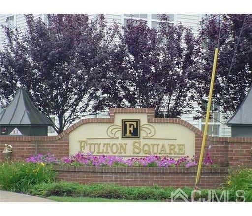 922 Cedar Ct unit 922, New Brunswick, NJ 08901 - photo 1