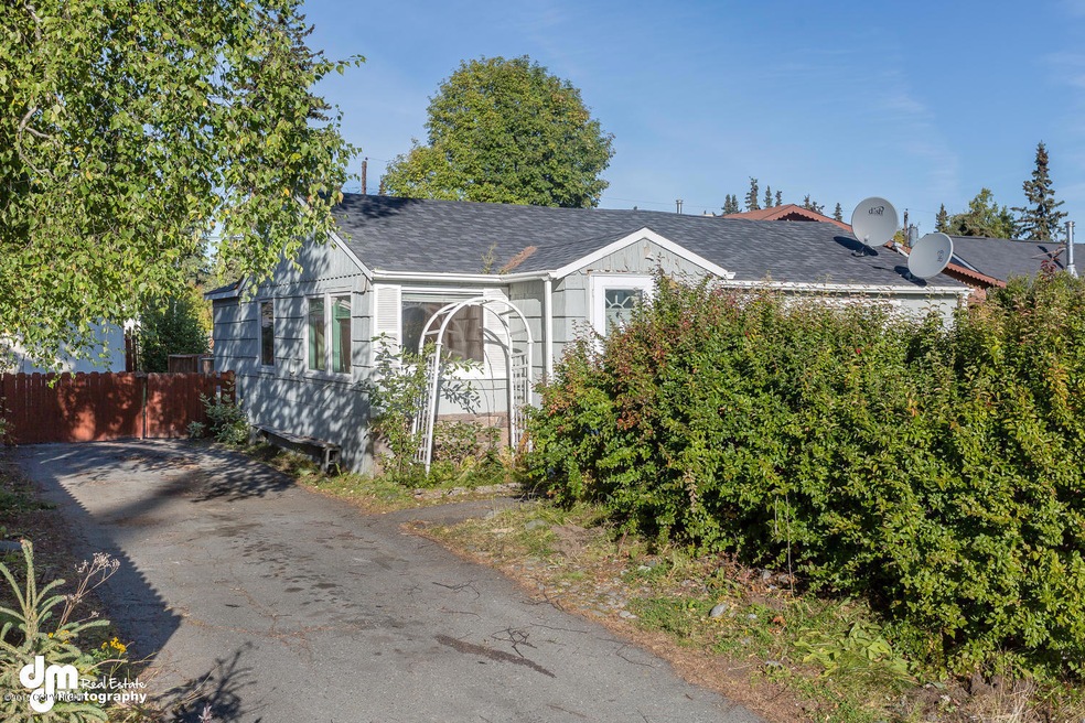 3404 Oregon Dr Anchorage AK-large-009-12