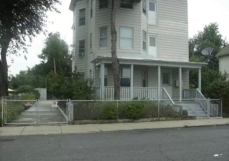 254 Tyler St unit 2, Springfield, MA 01109 - photo 1