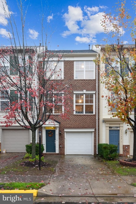 43138 Huntsman Square, Broadlands, VA 20148 - photo 1