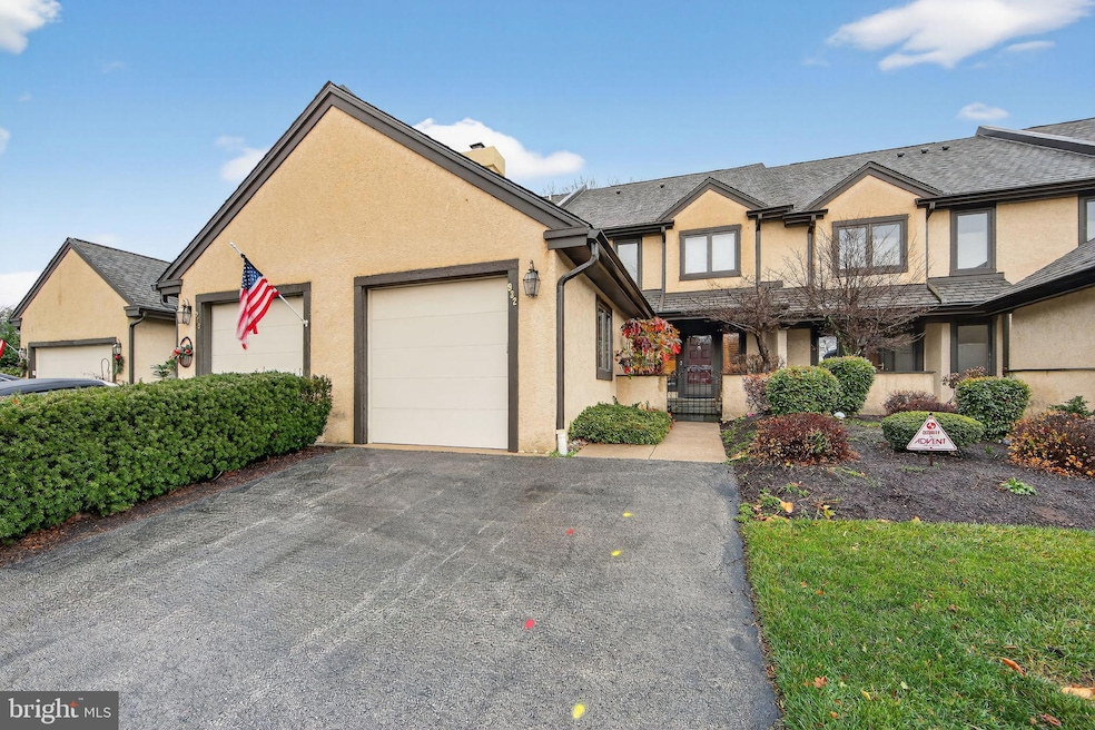 932 Hedgerow Ct, Blue Bell, PA 19422 - photo 1