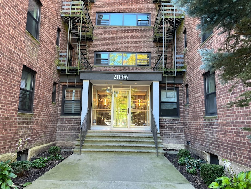 Windsor Park unit 4 G, Oakland Gardens, NY 11364 - photo 1