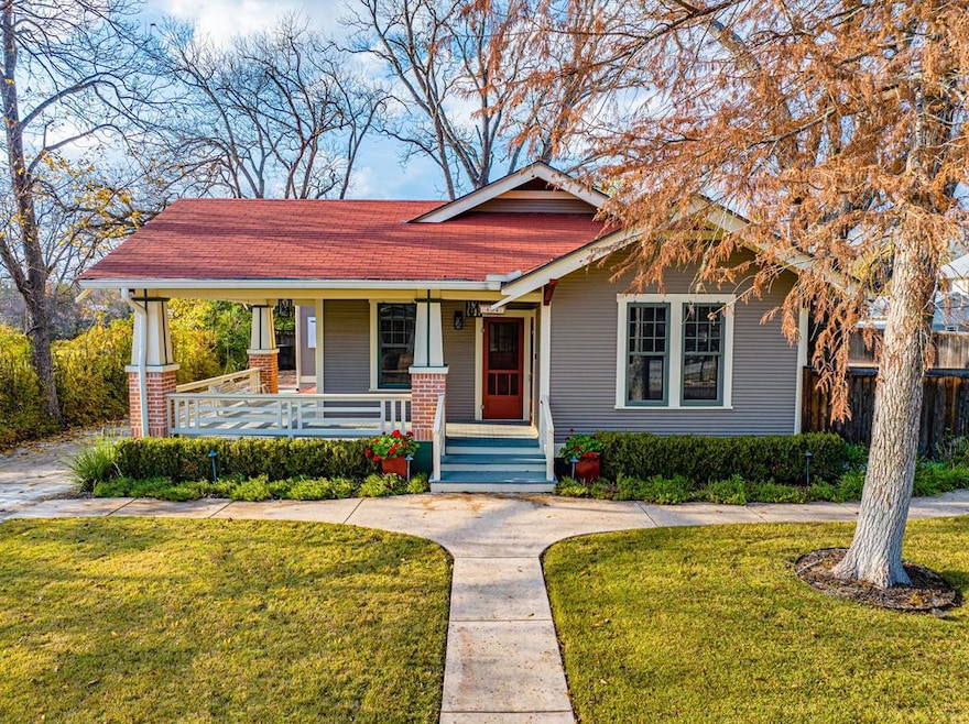 404 N Pecan St, Fredericksburg, TX 78624 - photo 1